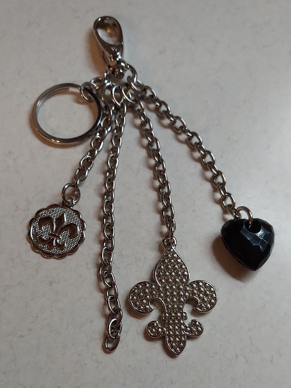 Kathy Van Zeeland Silver Tone Heart Fleur De Lis Charms Purse Bag Luggage Clip